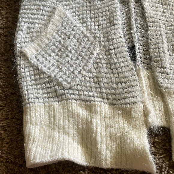 Ladies sequin XOXO shrug sweater Sz Small - Picture 2 of 7